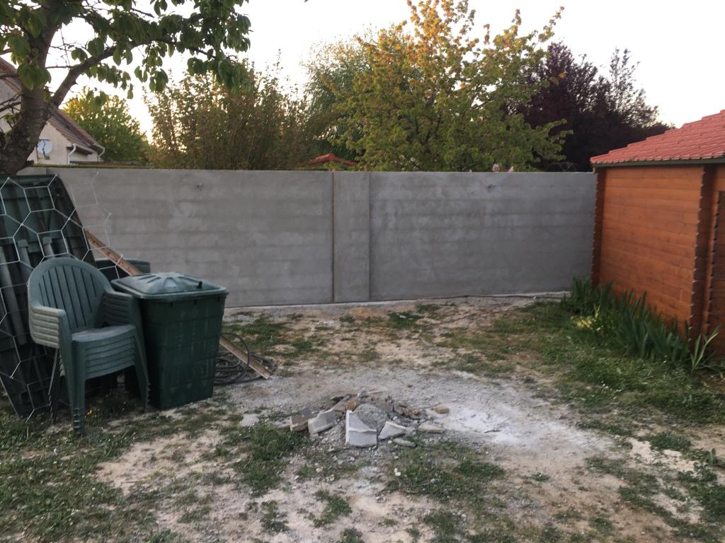 Montage d’un mur de clôture 1,80m sur 50m linéaire après fondation avec finition enduit ciment taloc